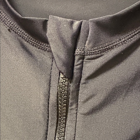 AXESEA Black Rash Guard with White Patterns - Picture 4 of 8